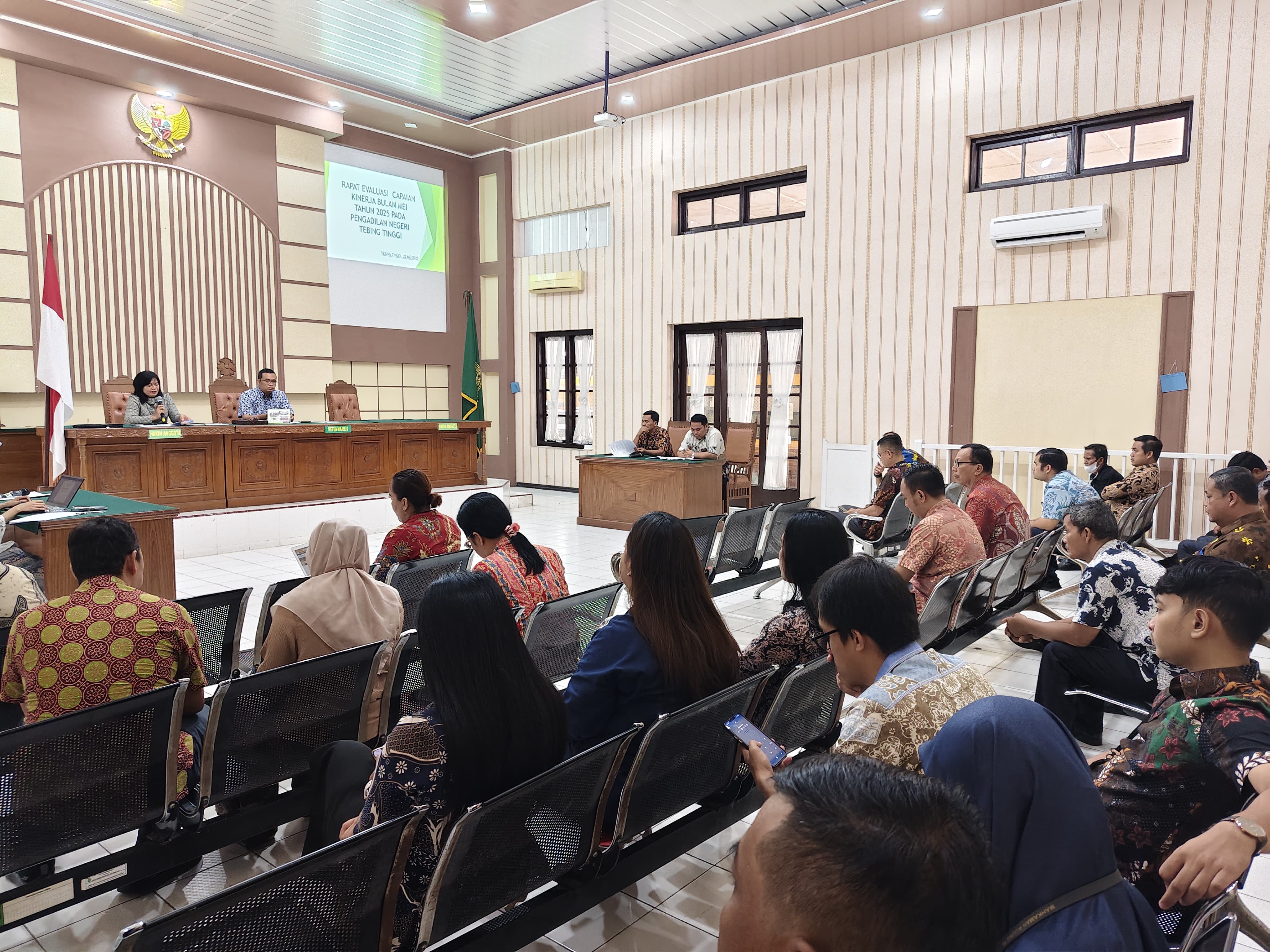 Rapat Evaluasi dan Capaian Kinerja serta Rapat Monitoring dan Evaluasi Pembangunan Zona Integritas Bulan Mei Tahun 2025 Rapat Evaluasi dan Capaian Kinerja serta Rapat Monitoring dan Evaluasi Pembangunan Zona Integritas Bulan Mei Tahun 2025